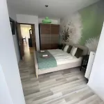Erkel 19 Apartmanhaz * Кестхей