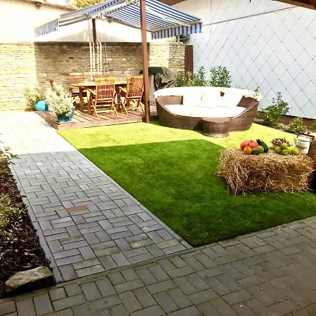 Erkel 19 Apartmanhaz Кестхей