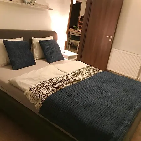 Erkel 19 Apartmanhaz * Кестхей