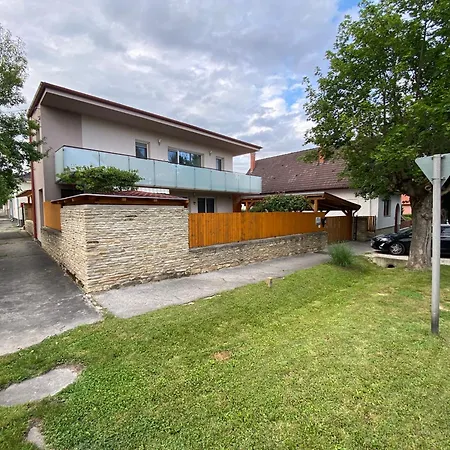 Erkel 19 Apartmanhaz