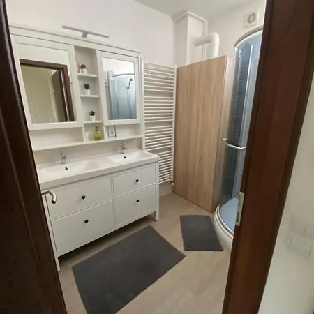 Erkel 19 Apartmanhaz Апартаменты Кестхей