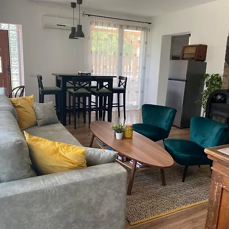 Erkel 19 Apartmanhaz Апартаменты Кестхей