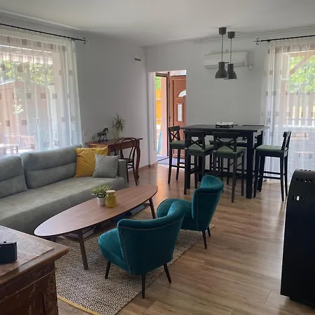 Erkel 19 Apartmanhaz Кестхей