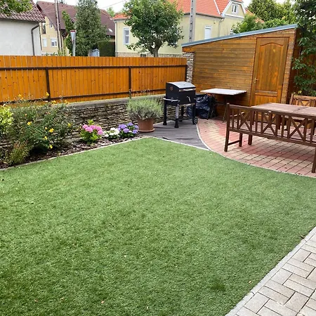 Erkel 19 Apartmanhaz * Кестхей