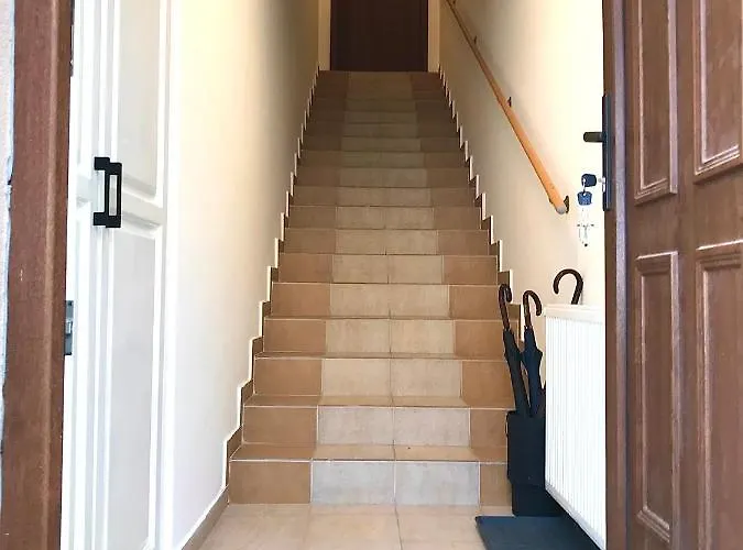 Erkel 19 Apartmanhaz * 케츨리
