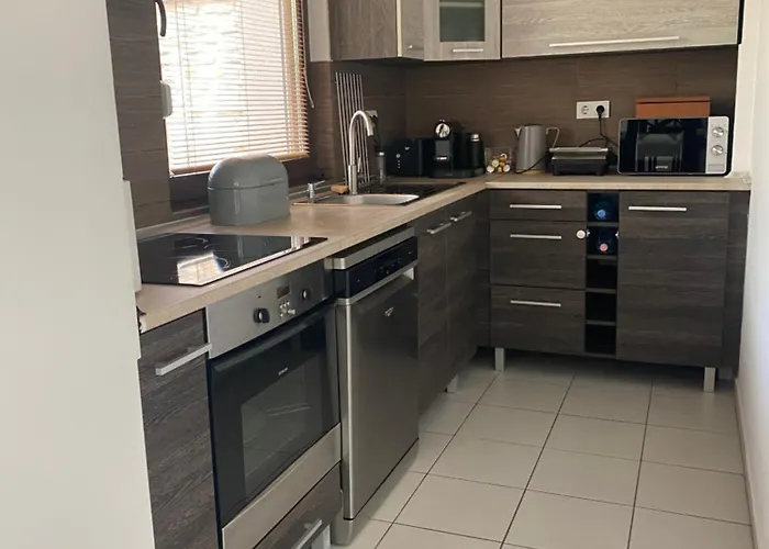 Erkel 19 Apartmanhaz 아파트 *